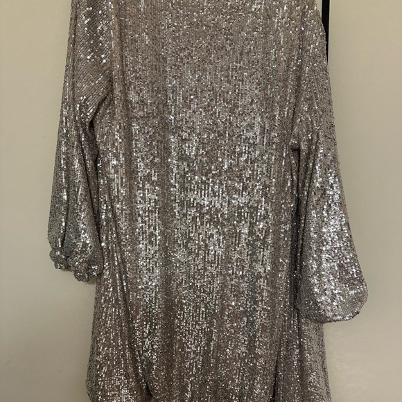 Large sequins wrap dress by Gianni Bini. Fully lined. Ties at front. No flaws - Picture 2 of 5